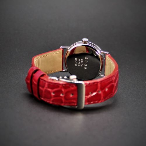 石川県・輪島塗の手仕事 と 天保年間有田焼窯 の伝統工芸の融合！ 濃紅